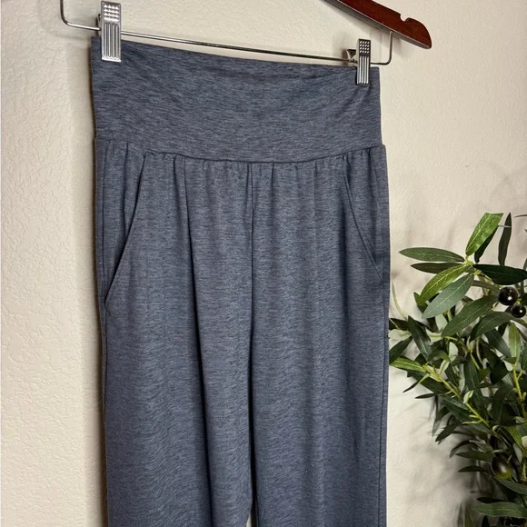 Vuori Women's Charcoal Wide Leg Pants - Picture 2 of 6